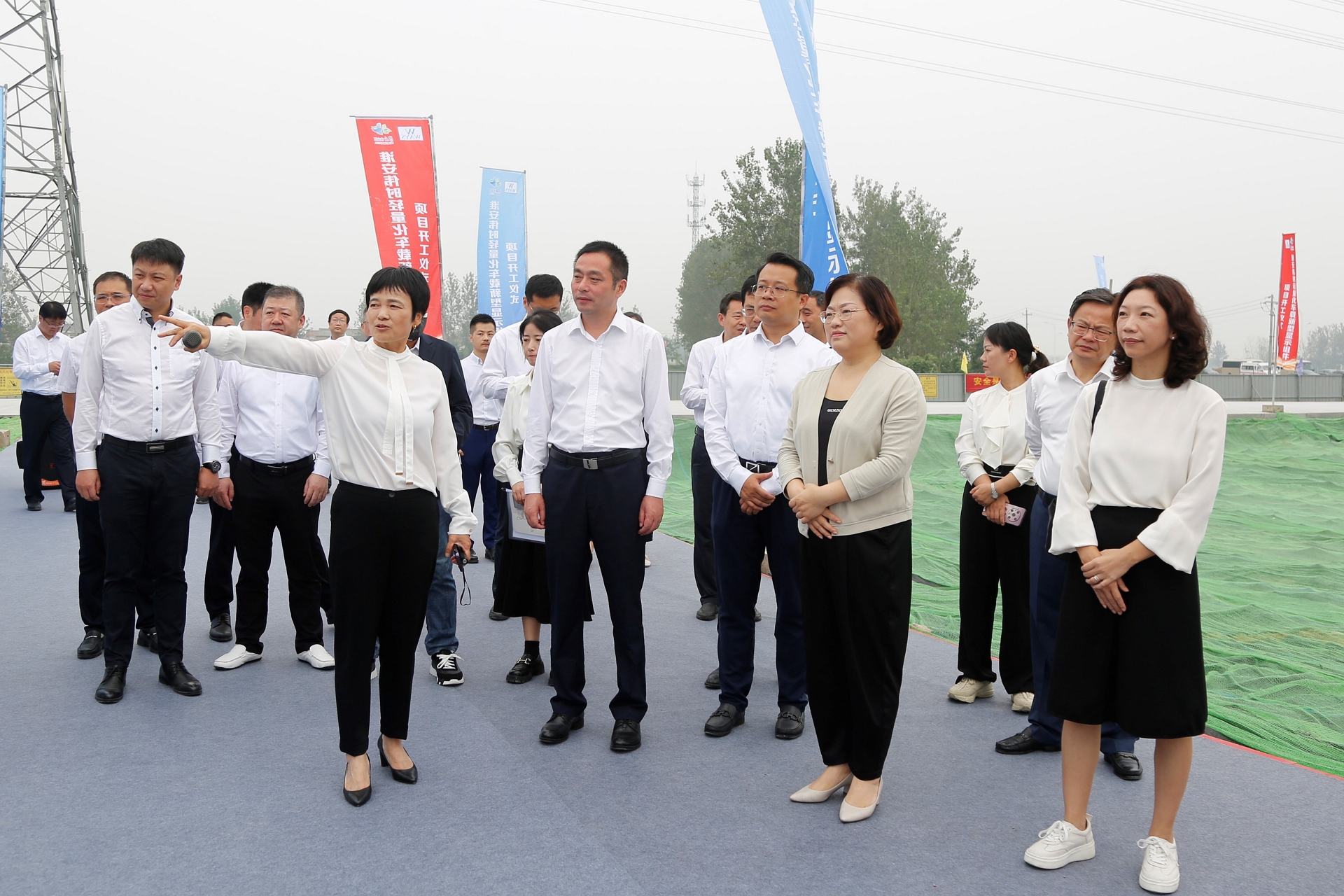 1696670165479772.jpg 淮安偉時輕量化車載新型顯示組件項目開工建設3.JPG